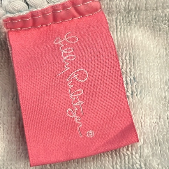 🌸 Lilly Pulitzer 60" Round Beach Towel in Pink Blossom Suite Views - Picture 4 of 6